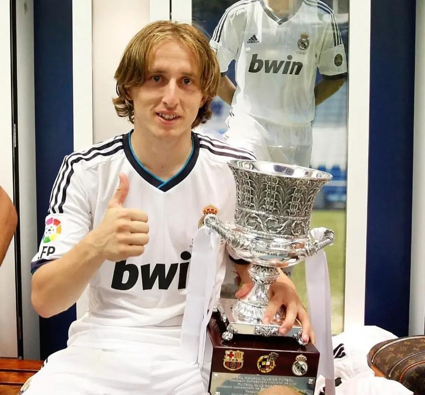 篮球篮网球队内部训练赛完成